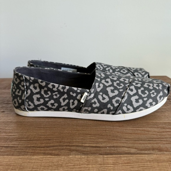 Toms - NWT Women’s Steel Grey Painted Leopard Print Alpargata Shoes size 8 - Picture 7 of 11